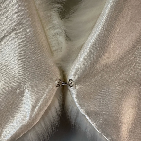NWT Mariell Faux Fur Bridal Wrap With Ivory Crème Fox - Picture 8 of 11
